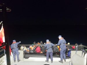 İ̇zmir Açıklarında 89 Göçmen Yakalandı, 33 Göçmen Kurtarıldı