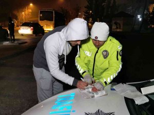 Alkollü Araç Kullanırken Yakalandı, Polise Talimat Verip Polisten Şikayetçi Oldu
