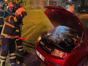 İ̇tfaiyenin Erken Müdahalesi, Otomobili Tamamen Yanmaktan Kurtardı