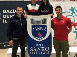 Sanko Okulları Yüzücüleri Bölge Birincisi Ve Üçüncüsü Oldu