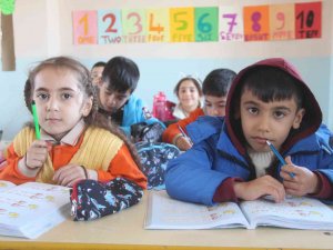 Aynı Çatı Altında Hem Öğrenciler Hem De Aileleri Eğitim Alıyor