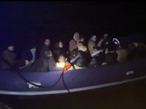 18 Düzensiz Göçmen Kurtarıldı, 35’i Yakalandı