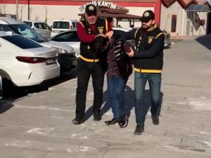 İ̇nternette ’Eşcinsel Arkadaşlık’ Sitesinden Tanıştığı Şahsı Bıçaklayıp 500 Euro’sunu Gasp Etti