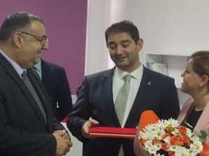 İ̇ş İnsanlarından Kütüphane Desteği