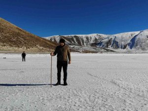 Kalp Gölü Buz Pistine Döndü