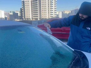 Hava Sıcaklığının Eksi 11’e Düştüğü Erzurum’da Her Yer Buz Tuttu