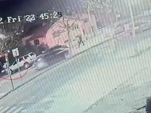 Beylikdüzü’nde Hırsızlık Şüphelisini Tekme Tokat Döven Site Sakinleri Kamerada