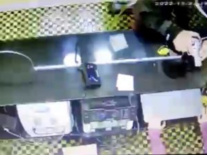 Şişli’de Gasp Girişimi Kameraya Yansıdı: Üstünü Değiştiren Gaspçıyı Montu Ele Verdi