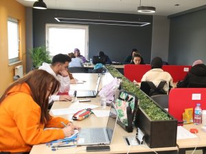 Gençlere Kucak Açan Merkeze Büyük İlgi