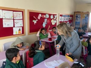 Öğrencilere Kitap Ve Kırtasiye Seti