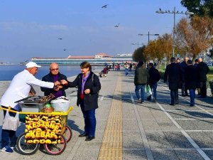 İ̇zmir’de Sokak Satıcıları Artık Zabıtadan Kaçmayacak