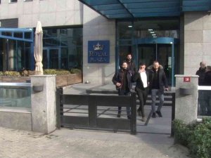 Onlarca Kişiyi Dolandıran Emlak Şirketinin Kadıköy’deki Ofisine Polis Baskını