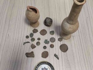 Polis Yaptığı ‘Şok’ Uygulamada Tarihi Eser Ve Sikke Ele Geçirdi