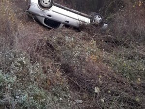 Buzlanma Kazaları Beraberinde Getirdi: Aynı Bölgede 2 Araç Takla Attı