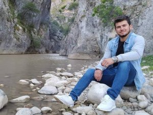 Tıra Arkadan Çarpan Otomobilin Sürücüsü Uzman Çavuş Yaşamını Yitirdi