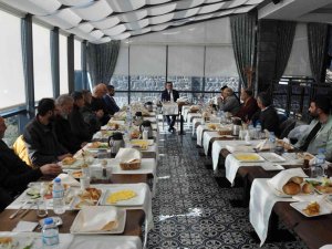 Vali Öksüz, Gazetecilerle Bir Araya Geldi