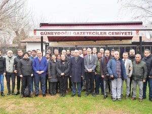 Diyarbakır Valisi Gazetecilerle Bir Araya Geldi