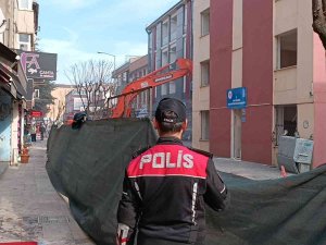 Depremde Ağır Hasarlı Binalar Tek Tek Yıkılıyor