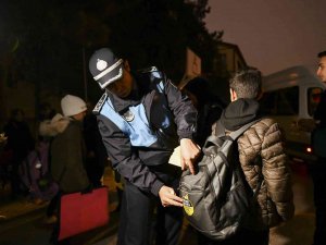 Öğrencilere Reflektörlü Çıkartma Ve Kol Bandı