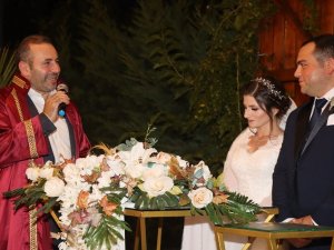 Yalova Merkezde 2022’de Bin 186 Çift Evlendi