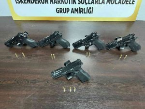 Otomobilde 5 Adet Ruhsatsız Tabanca Ele Geçirildi