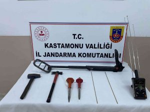 Kaçak Kazı Yapan 8 Define Avcısına Suçüstü Baskın