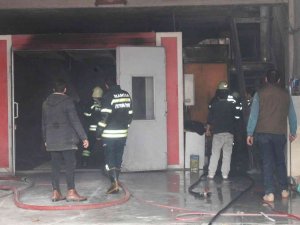 Oto Boya Atölyesinde Yangın Korkuttu