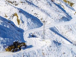 Batman’da Kar Yağışı Nedeniyle Kapanan Köy Yolları Ulaşıma Açıldı