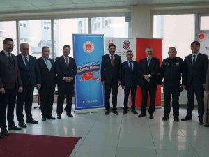 Edirne’de ’Kitap İ̇yileştirir’ Sloganıyla Kitap Bağışı Kampanyası Başlatıldı