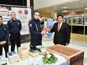 Bağışlanan Kitaplar Cezaevlerine Kütüphane Olacak