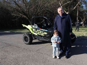 Cumhurbaşkanı Erdoğan Elini Öpen Minik Zayn’a Elini Öperek Karşılık Verdi