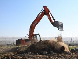 Alaşehir’in 25 Milyonluk Güneş Enerjisi Santralinde İlk Kazma Vuruldu