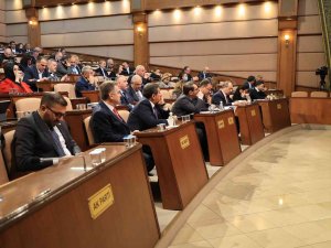 İ̇bb Meclisi’nde İ̇bb’ye “Kırmızı Kart”