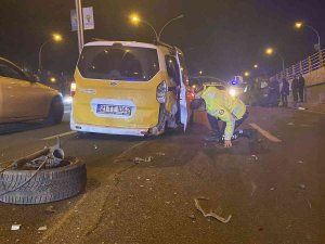 Araçlar 500 Metre Mesafede Kazaya Karıştı, Trafik Kilitlendi