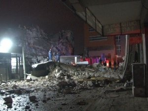 İ̇zmir’de Yıkım Aşamasındaki Eski İ̇l Emniyet Müdürlüğü Binası Çöktü