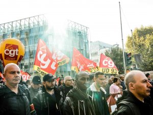 Fransa’da 8 Sendikadan Emeklilik Reformuna Karşı 19 Ocak’ta Grev Çağrısı