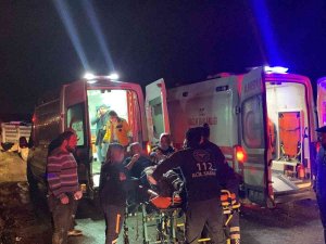 Tekirdağ’da İşçi Servisiyle Kamyonet Kafa Kafaya Çarpıştı: 1 Ölü, 20 Yaralı