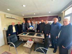 Tekin’den Gazetecilere Plaket