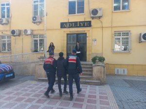 Jandarma Aranan Şahısları Yakaladı
