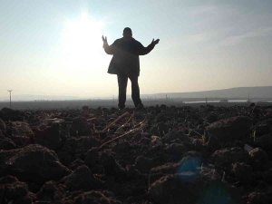 Çiftçiyi Tedirgin Eden Tehlike: Kuraklık Toprağı Taş Gibi Yaptı