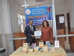Sandıklı’da ‘Kitap İ̇yileştirir’ Projesi