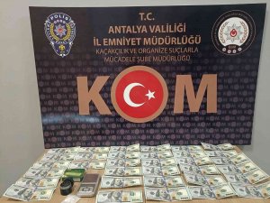 Esnafa Sahte Dolar Veren Yabancı Uyruklu 4 Şahıs Yakalandı