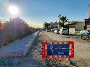 Akdeniz’de Asfalt Çalışmaları Sürüyor