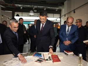 "Kitap İyileştirir" Kampanyasına 52 Kitap Bağışladı