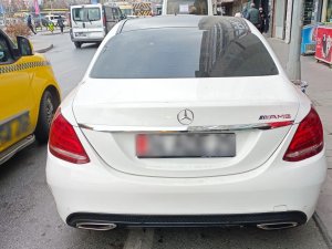 Bahçelievler’de Vinçle Kuzu İndirerek Çakarlı Otomobiline Bindiren Şahsa Para Cezası Yağdı