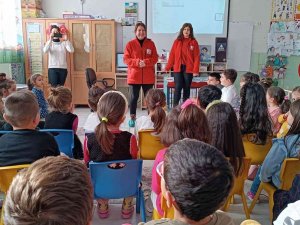 Anaokulu Öğrencilerinden Kızılay’a Kırtasiye Malzemesi Desteği
