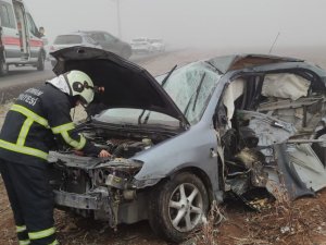 Otomobiller Kafa Kafaya Çarpıştı: 1 Ölü, 4 Yaralı