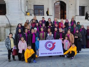 Kadınlar İ̇stanbul’un Tarihi Yerlerini Gezdiler