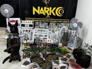 Evinin İki Odasını Uyuşturucu İmalathanesine Çevirdi