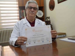 Yeni Bir Hastalık Bulan Prof. Dr. Demirhan’a "Yenilikçi Temel Bilimler Ödülü"